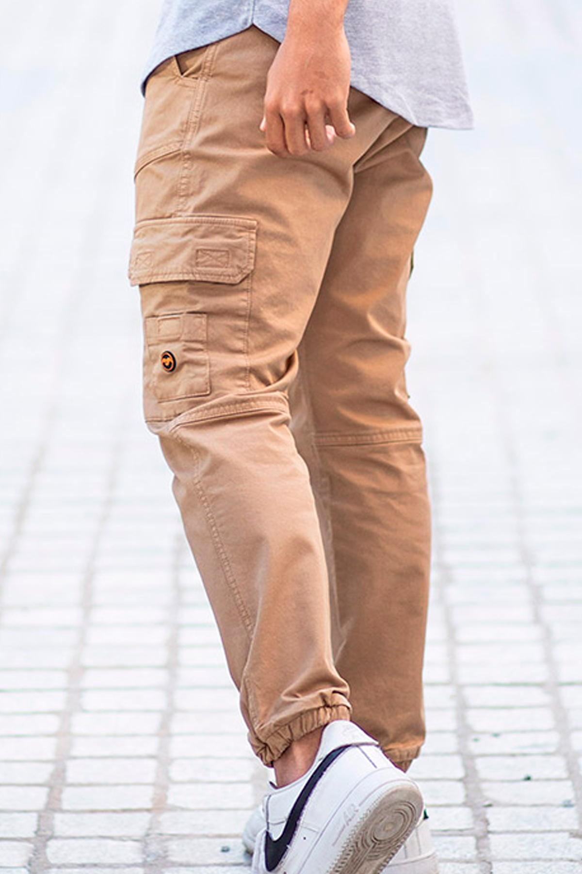 pantalon-cargo-camel-destacada