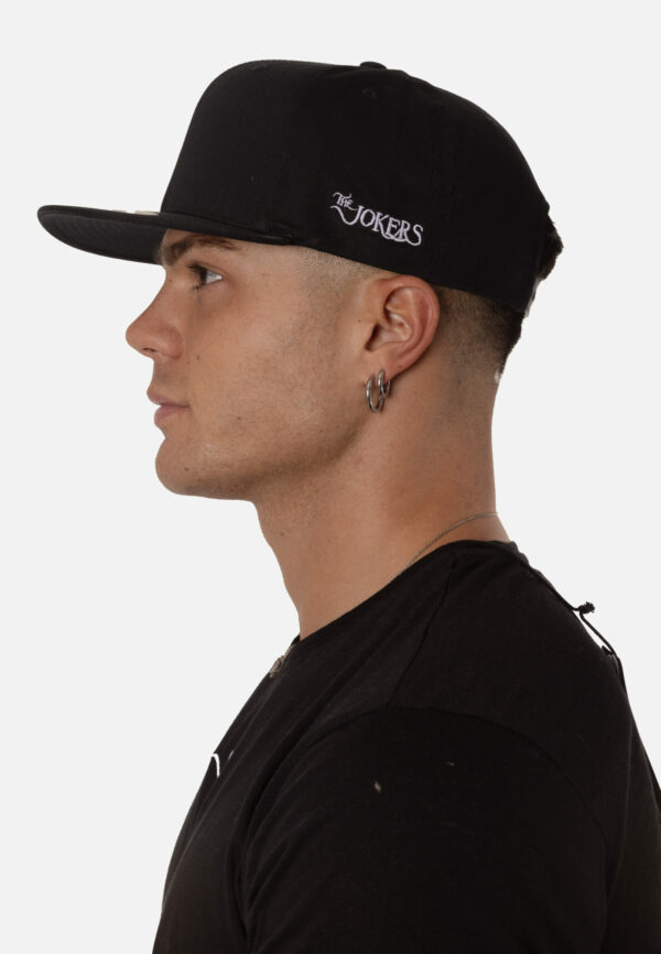 Black Flat Cap with Embroidered Logo - Imagen 5