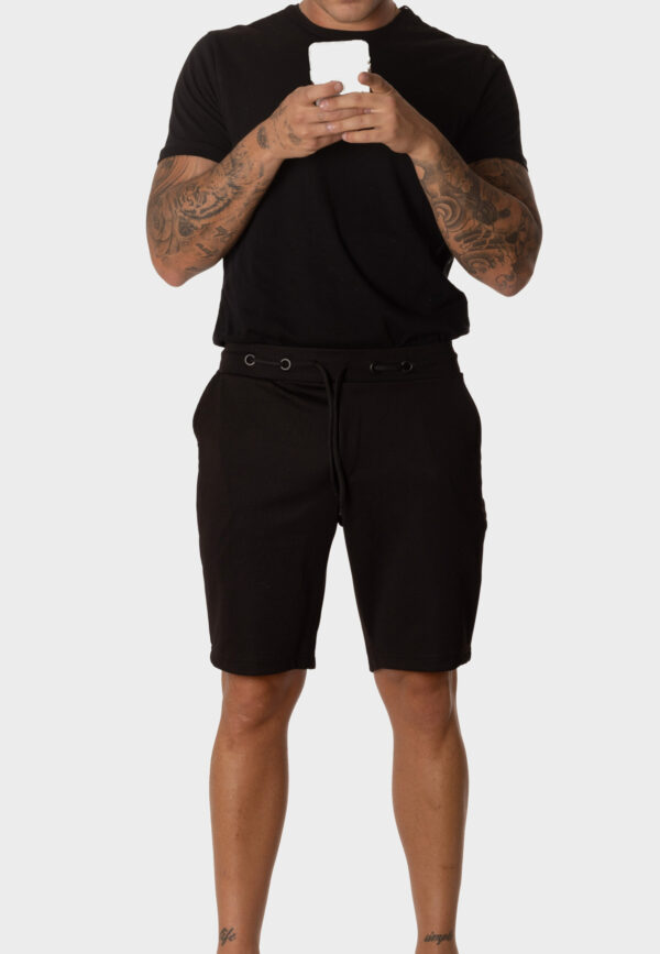 Bermuda Chándal Hombre Negra con Ojales Metálicos Pantalón Corto Deportivo