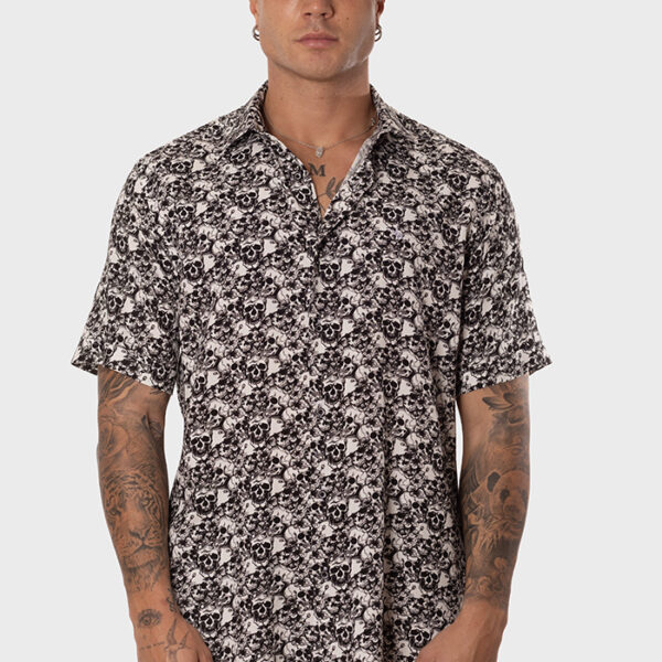 Camisa de viscosa con estampado de calaveras