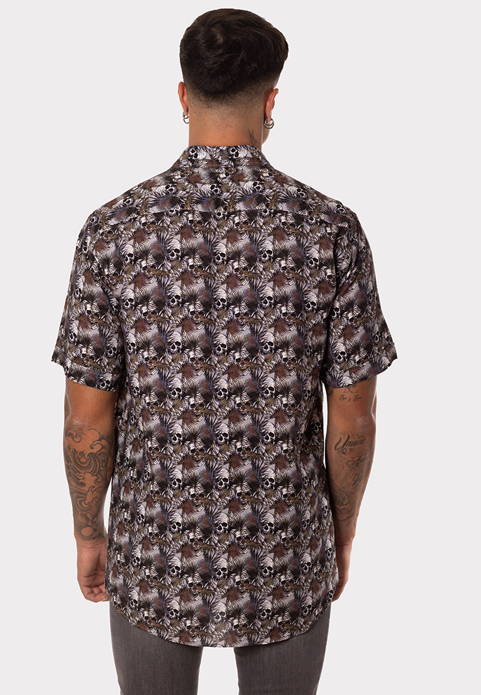 Camisa viscosa con estampado de hojas y calaveras - Image 4