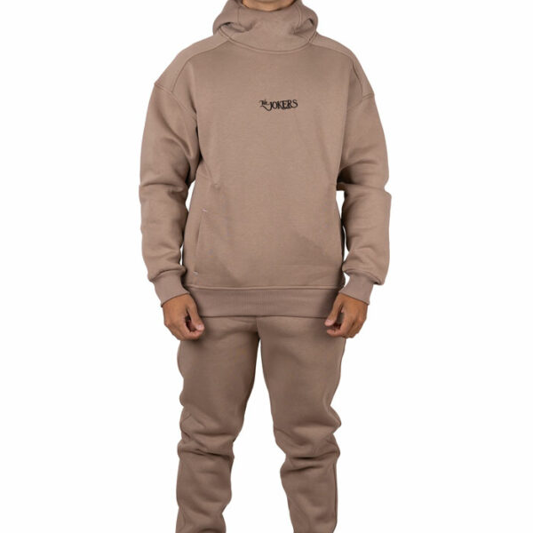 Conjunto de sudadera con capucha y joggers camel