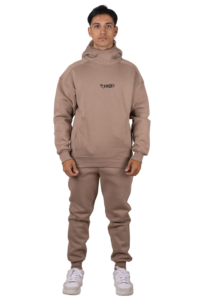 Conjunto de sudadera con capucha y joggers camel