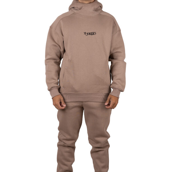 Conjunto de sudadera con capucha y joggers camel