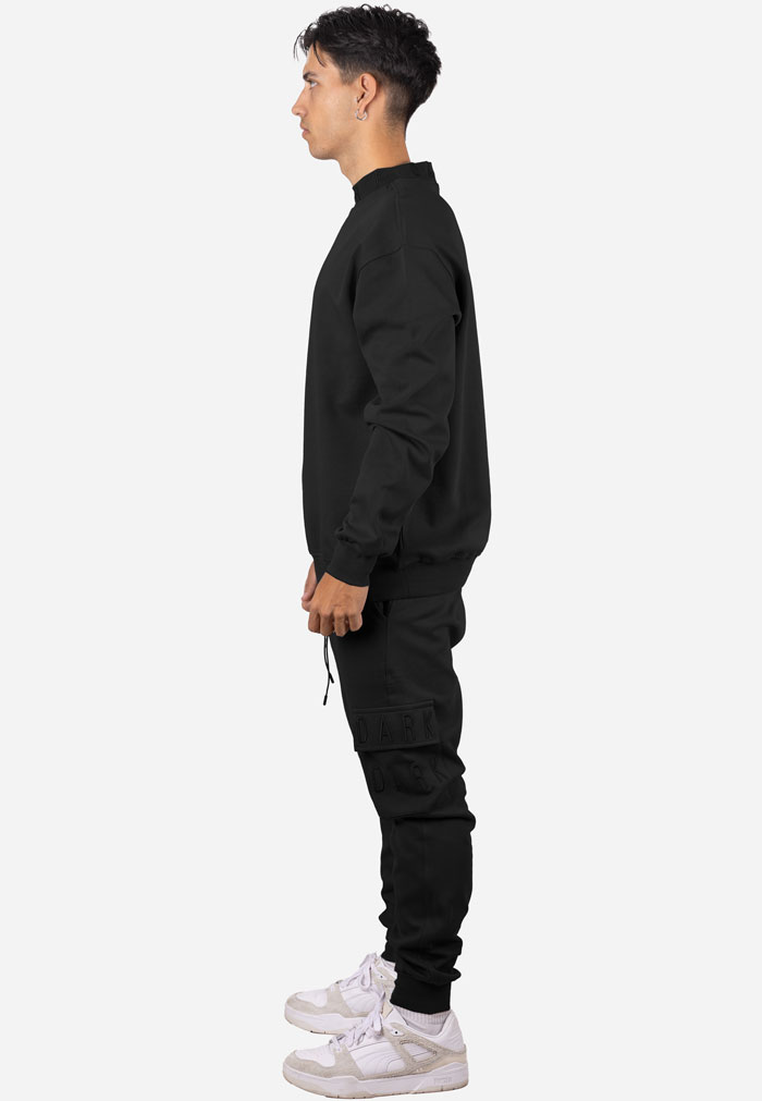 Conjunto sudadera cuello alto y joggers cargo negro - Image 5