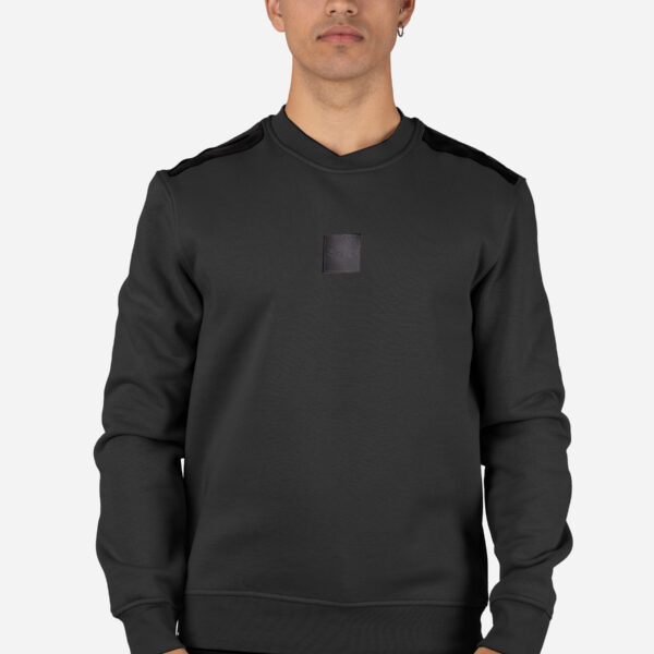 Sudadera cuello caja con refuerzo en hombros negro