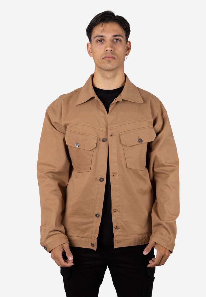 Chaqueta camel estilo truck jacket con bolsillos de solapa Camel