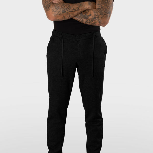 Pantalón jogger negro de corte slim