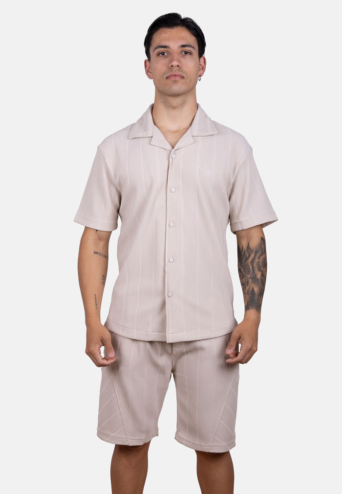 Conjunto oversize de camisa y bermuda en punto granulado beige