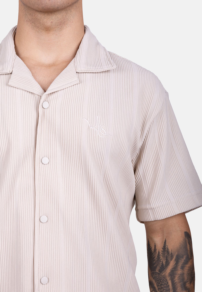 Conjunto oversize de camisa y bermuda en punto granulado beige - Image 2