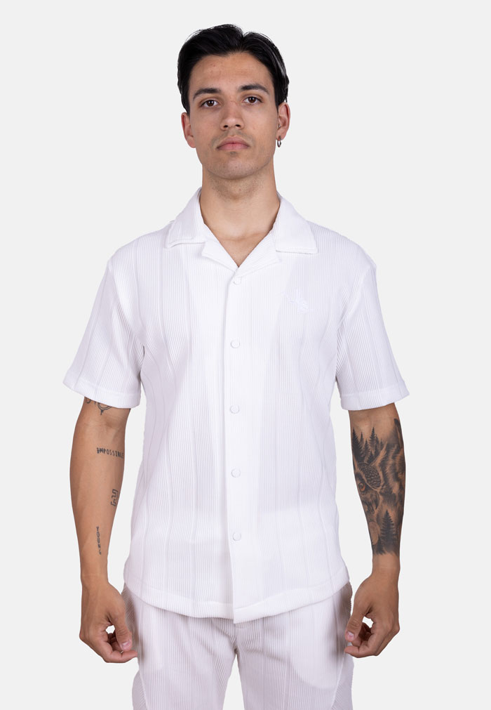 Conjunto oversize de camisa y bermuda en punto granulado blanco