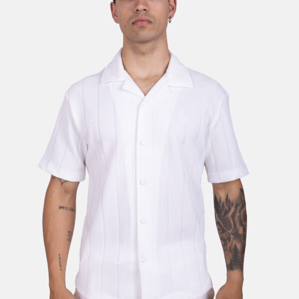 Conjunto oversize de camisa y bermuda en punto granulado blanco
