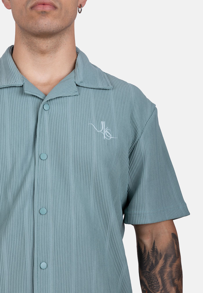 Conjunto oversize de camisa y bermuda en punto granulado verde - Image 2