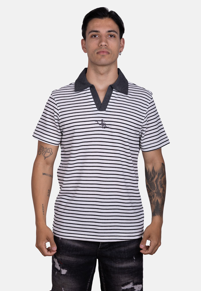 Polo de tricotosa desagujada con rayas horizontales y logo bordado JKS