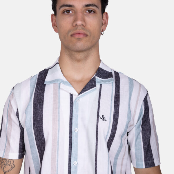 Camisa de punto cuadrillé blanca con rayas verticales multicolor